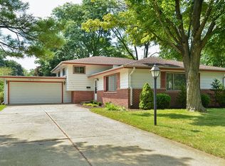 3417 Bellwood Ln, Glenview, IL 60026