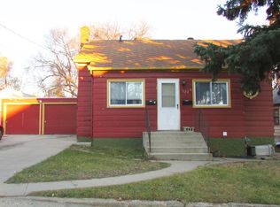 724 11th St NE #B, Minot, ND 58703