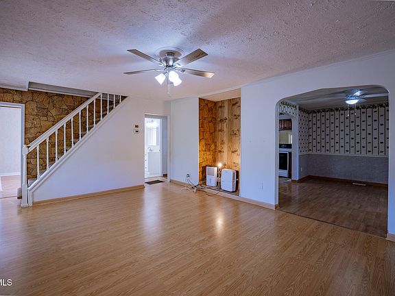 3rd image of 2044 Siam Rd