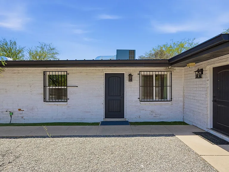 2535 N Dodge Blvd #2 — Photo 8