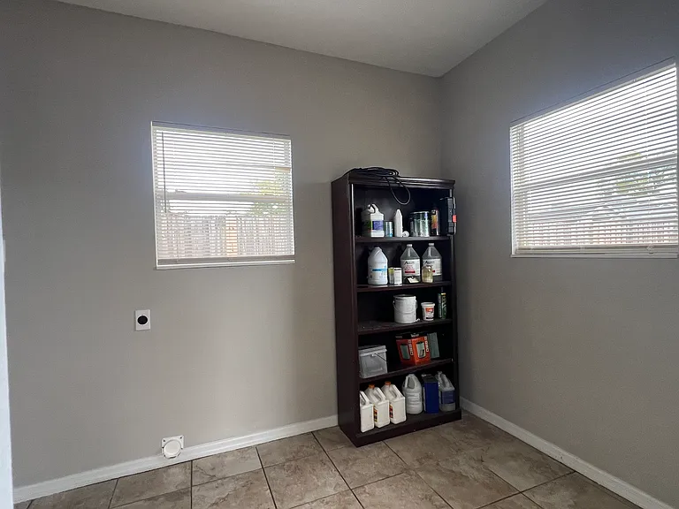 1430 W Rambla St — Photo 10
