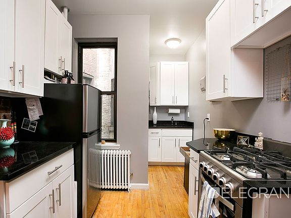 4th image of 250 W 20th St APT 4RW