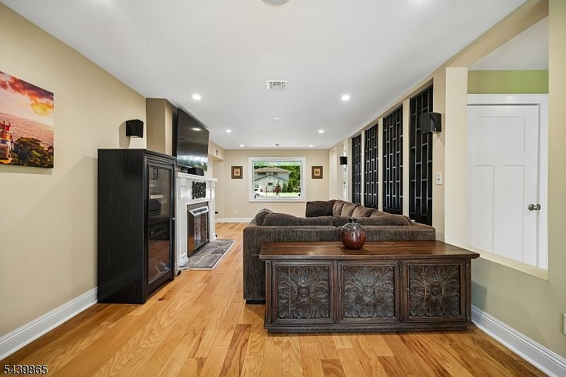 Tin house oldtown オールドタウン チノパン　ネイビー　32 266 Milltown Rd, Springfield, NJ 07081 | MLS #4035313 | Zillow