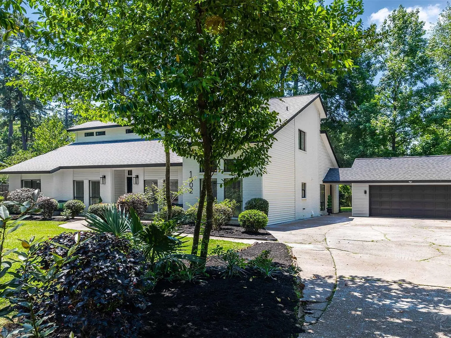 3 bed, 2.0 bath, 3185 sqft, $3,700 — Photo 3