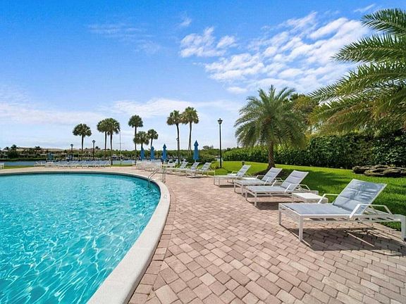 3rd image of 859 Jeffery Street #214