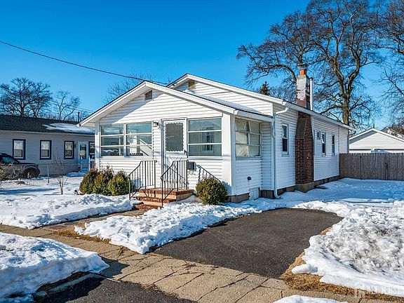 2nd image of 1232 Pine Tree Way