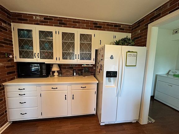 5th image of 307 S Countryside Dr