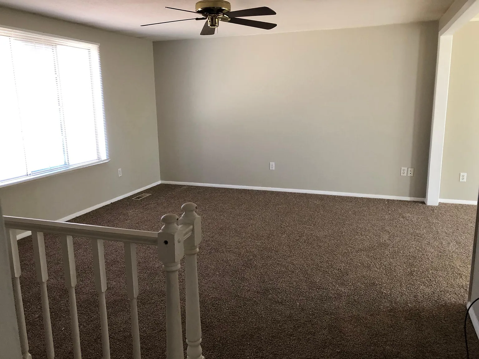 5 bed, 2300 sqft, $2,050 — Photo 3