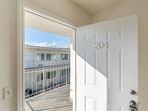 5th image of 905 N 3rd St APT 204
