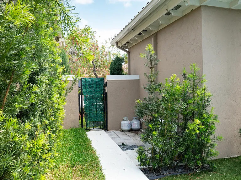 20710 NW 29th Ave — Photo 51