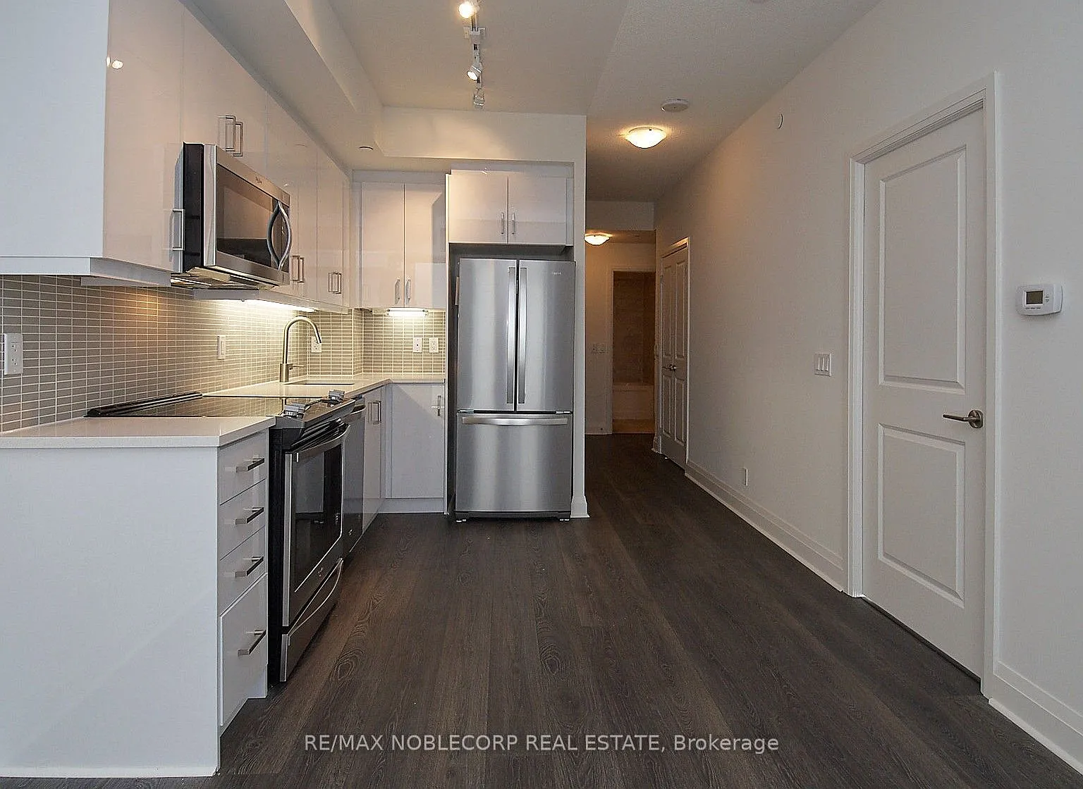 IQ Condos — Photo 3