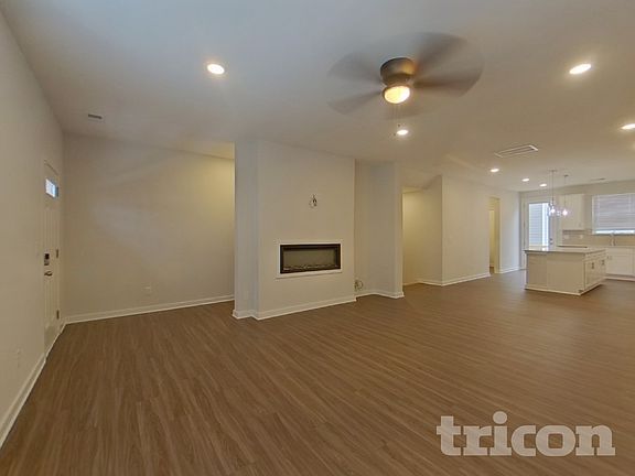 4th image of 13865 Hill St