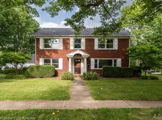221 S Tompkins St, Howell, MI 48843