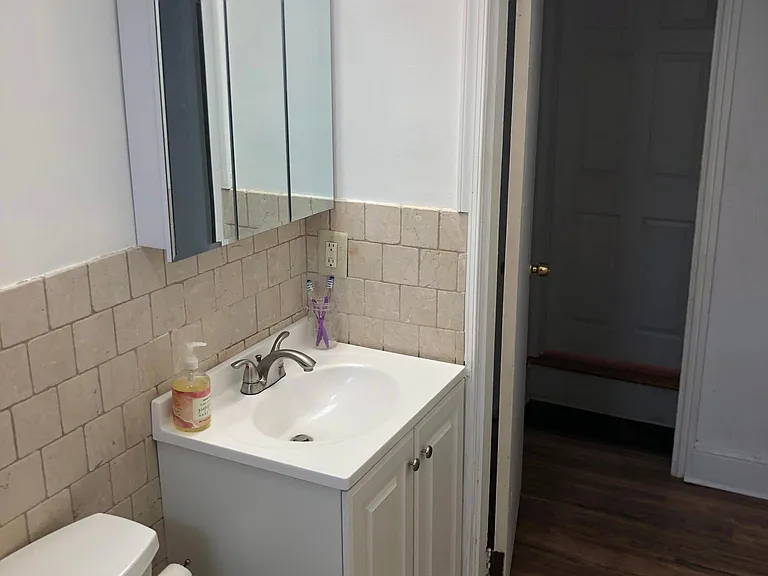 808 Livingston St — Photo 17