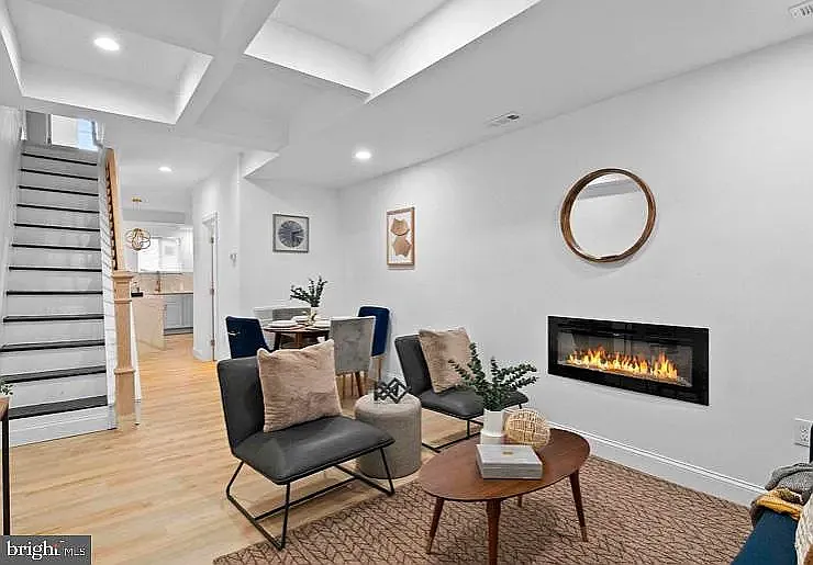 433 N Robinson St — Photo 1