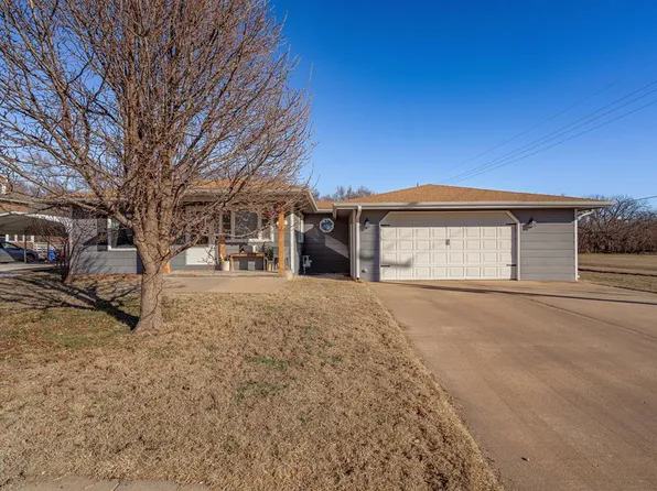 229 S Cedar St, Lindsborg, KS 67456