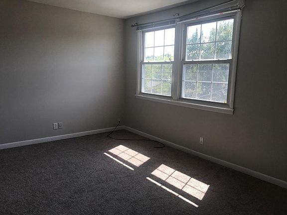 3rd image of 3122 Brickdale Ln #B