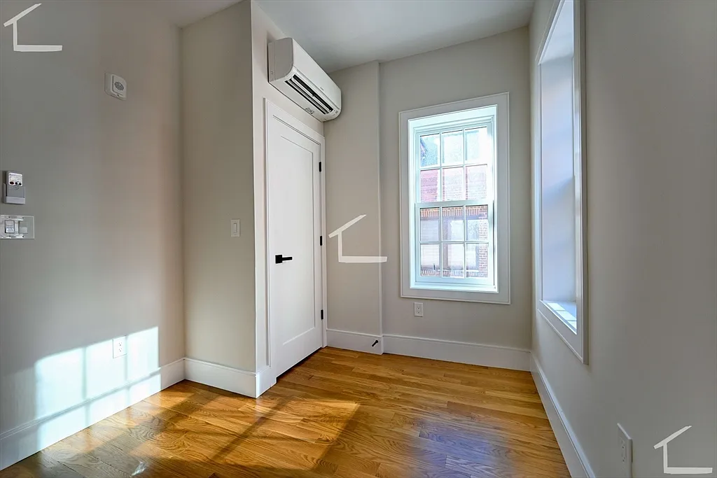 1 bed, 1.0 bath, 9999 sqft, $4,000 — Photo 4