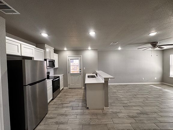 2nd image of 2108 Saulsbury Dr #B