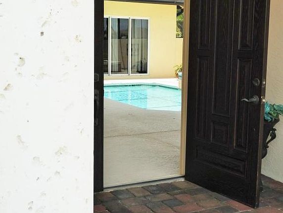 4th image of 850 SW Saint Tropez Ct
