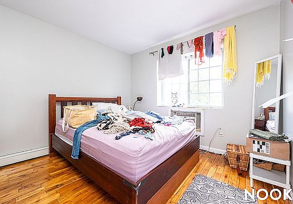 3rd image of 1091 Willoughby Ave #1B