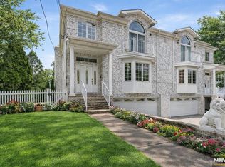 2 Maple Ave, Waldwick, NJ 07463