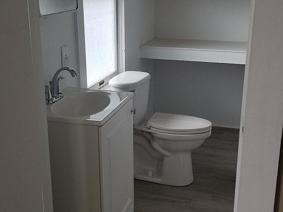 4th image of 1055 Blue Ave #2