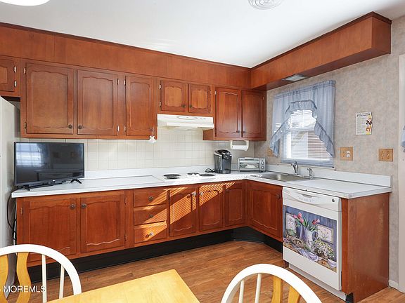 5th image of 645A Plymouth Drive