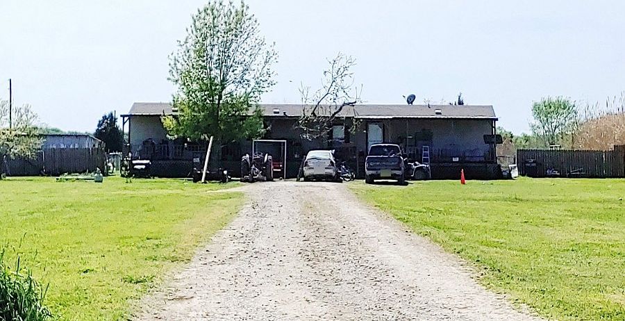 1st image of 421 SE County Road 3040