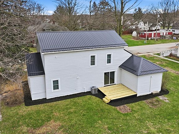 2nd image of 102 Martin St