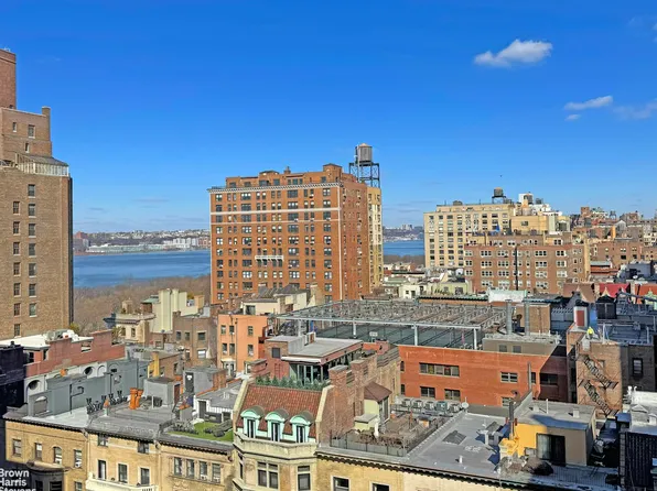 11 Riverside Drive image 1 of 12