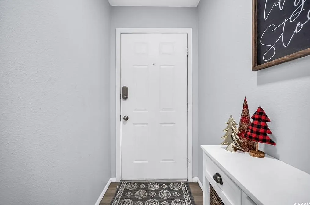 5 bed, 2500 sqft, $2,500 — Photo 2