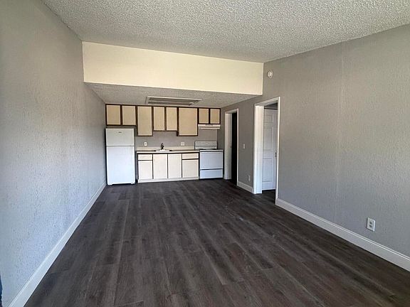2nd image of 5063 Elmhurst Rd Unit 2