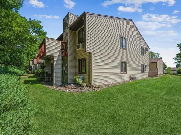 7228 Vista Ct, Eden Prairie, MN 55346