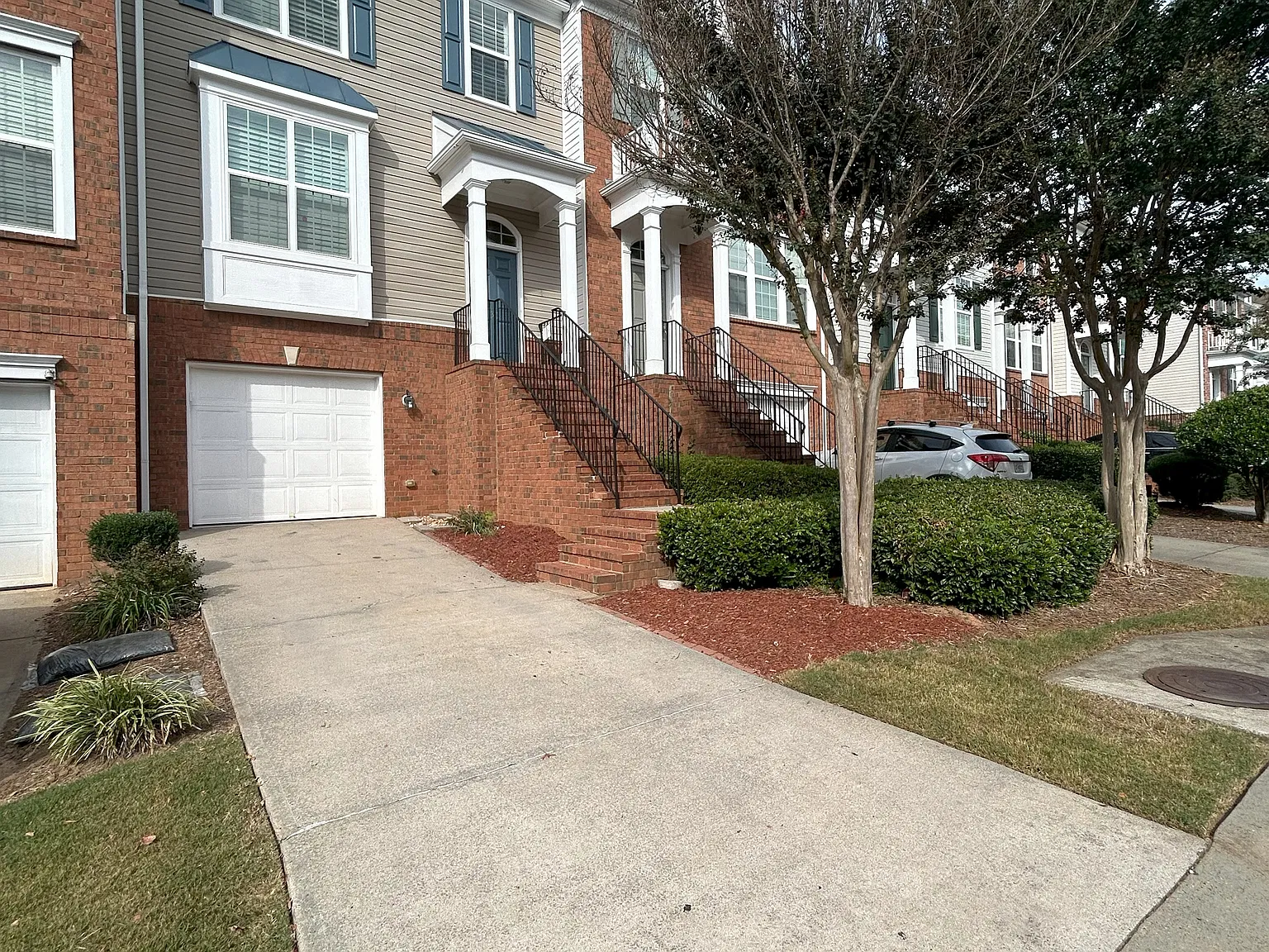 1315 Thornborough Dr — Photo 3