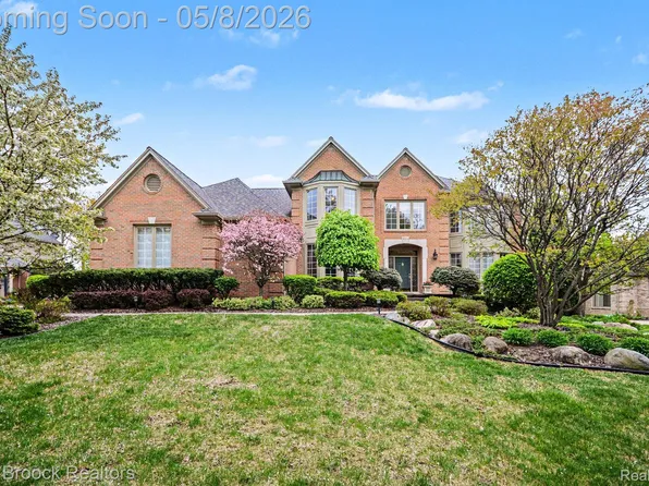 5824 Clearview Dr, Troy, MI 48098