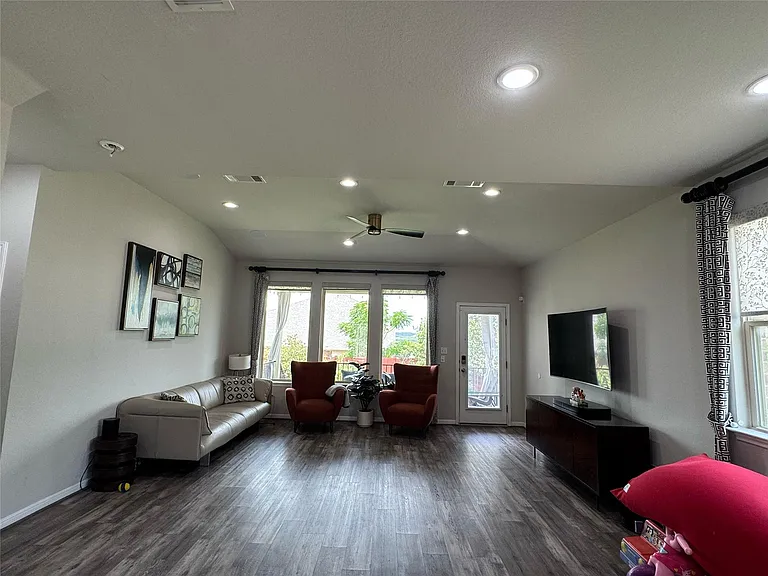 1529 Carlene Pruett St — Photo 9