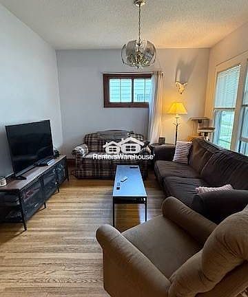3rd image of 286 Hamline Ave S