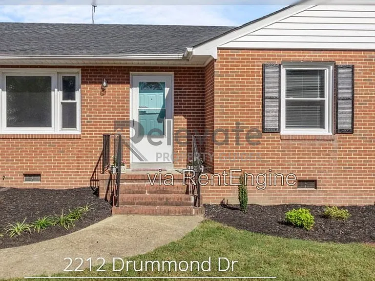 2212 Drummond Dr — Photo 1