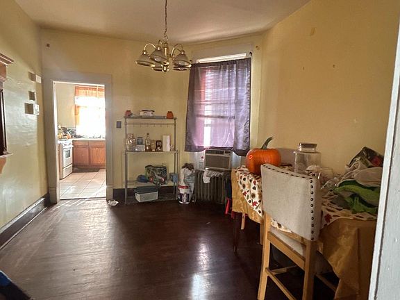3rd image of 4405 N Franklin St
