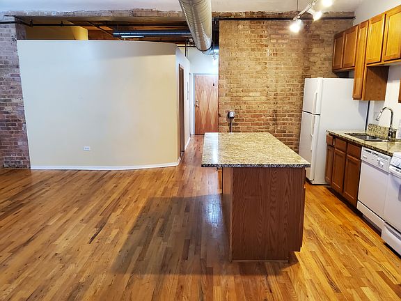 3rd image of 1500 W Monroe St Unit 521