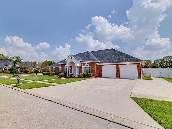3rd image of 18 Waters Edge Dr