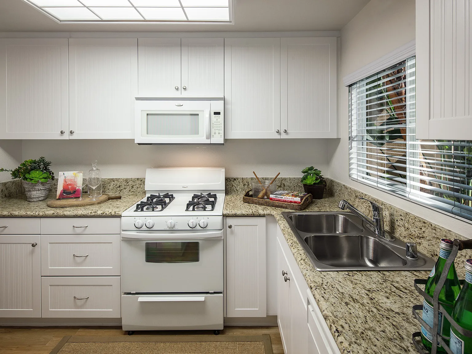 Rancho Santa Fe Apartment Homes — Photo 4