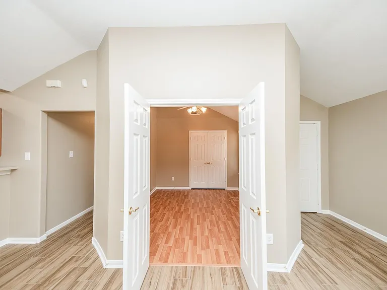 19247 Dillsbury Ct — Photo 9