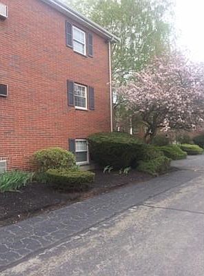 3rd image of 267 Neck St Unit A7