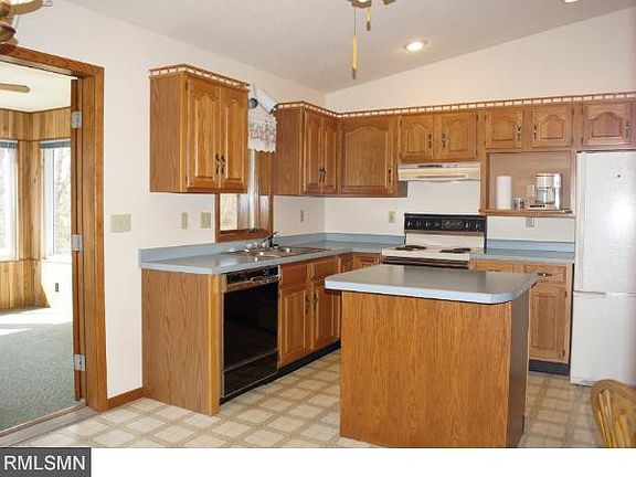 3rd image of 6 Woodridge Dr