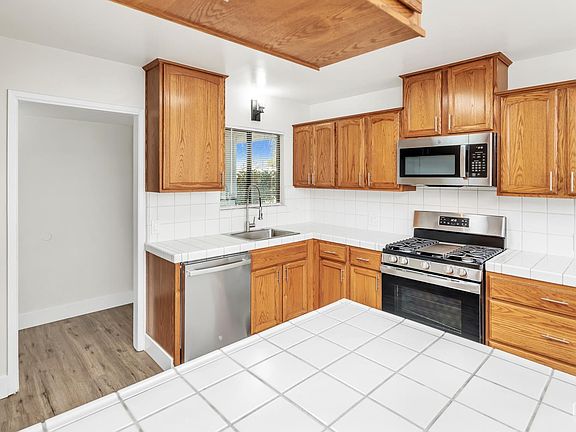 3rd image of 917 Portal Ave