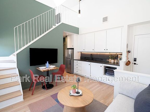 4th image of 901 E Edenton St #8