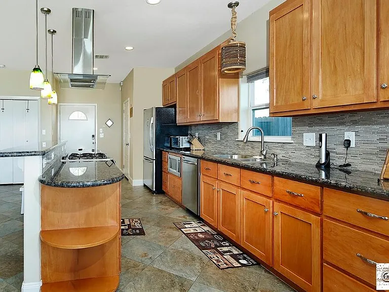 3731 Bayshore Dr — Photo 3