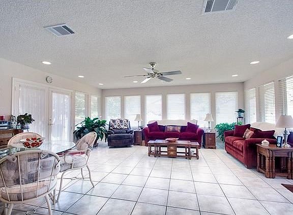 5th image of 402 Royal Oak Dr